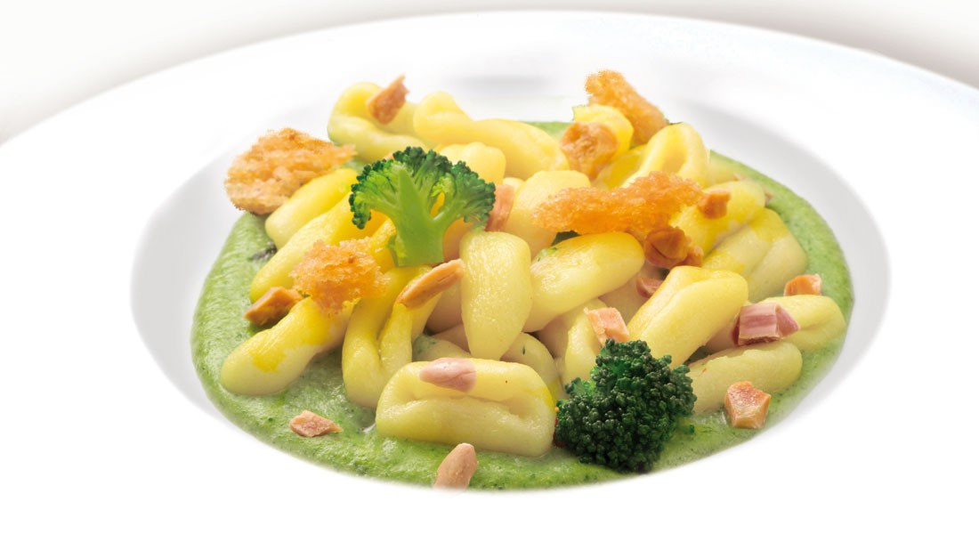 Cavatelli con broccoli, Mandorle Ventura e mollica fritta