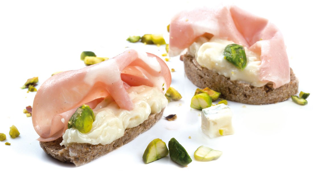 Pane e mortadella con gorgonzola e Pistacchi Ventura