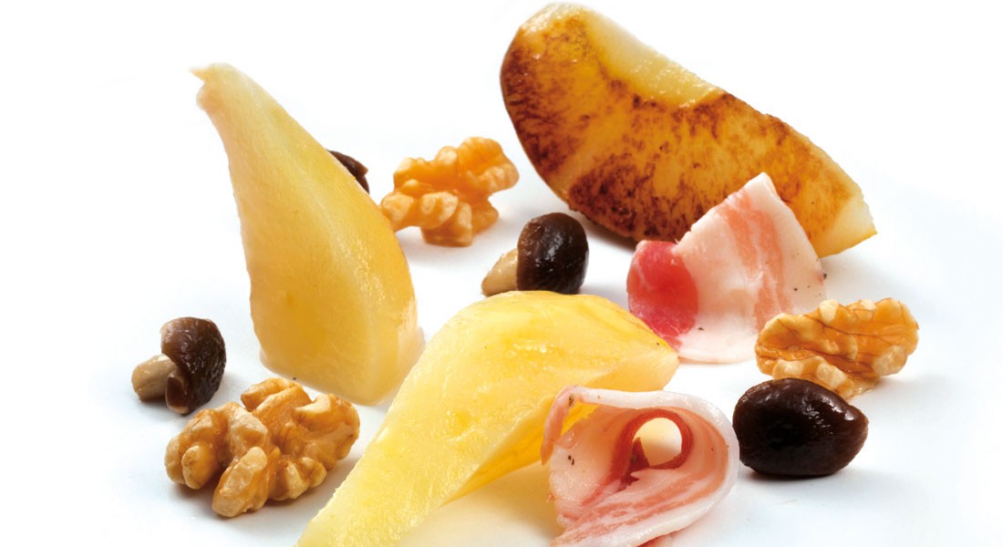 Antipasto con pere, pancetta, funghi e Noci Ventura