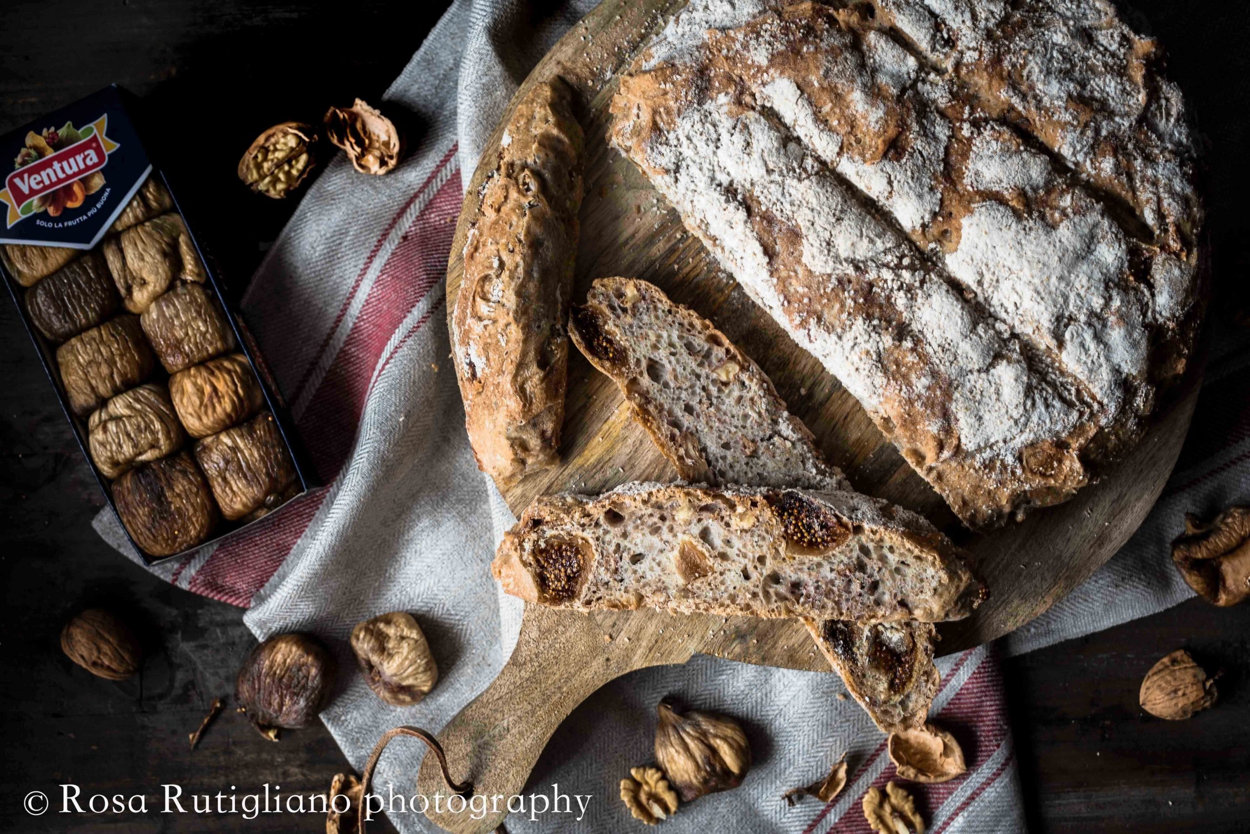 Pane semi integrale con Fichi secchi e Noci Ventura